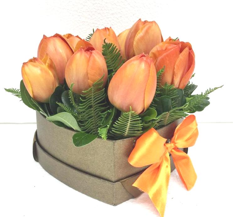 Caja Corazn de 10 Tulipanes